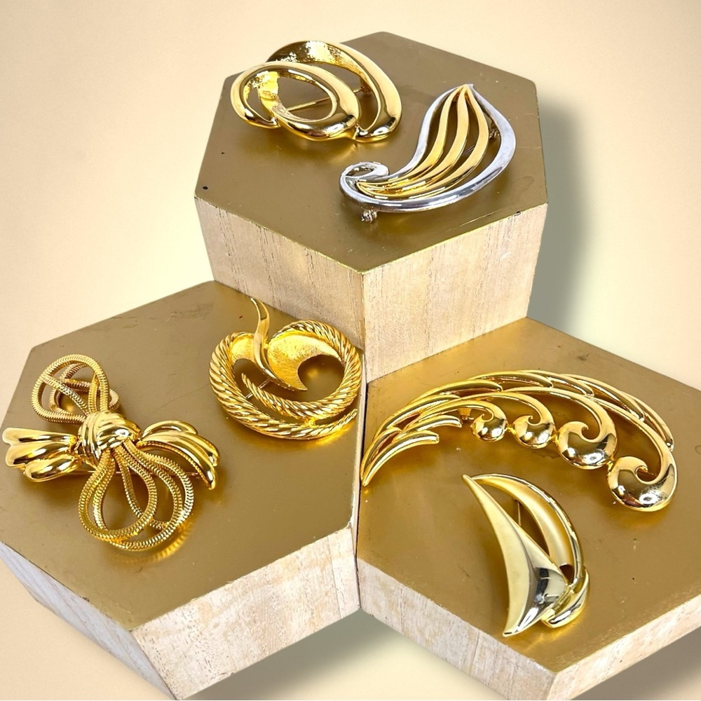6 Stunning Gold Tone Brooch Pins - Picture 2 of 10